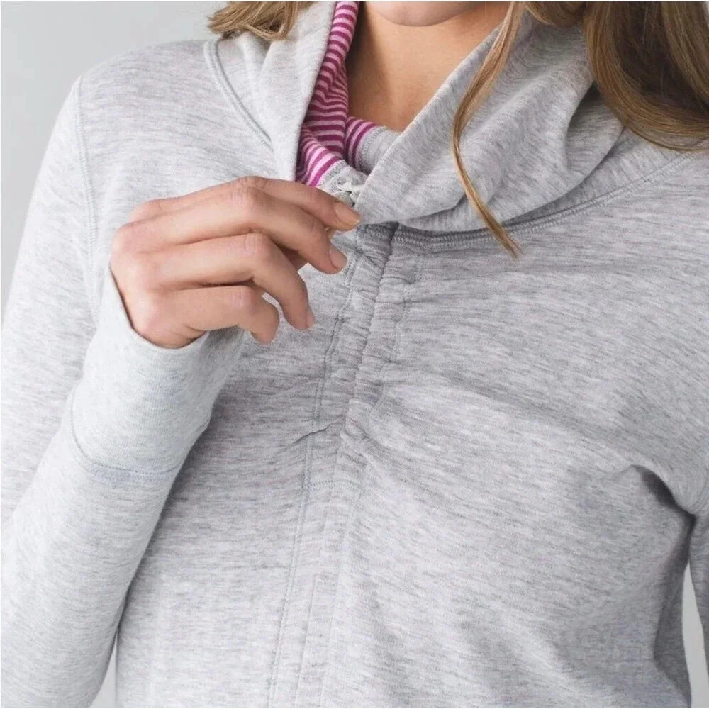 Lululemon Women Size 4 Gray Pink Striped In a Cinch Reversible Pullover Sweater